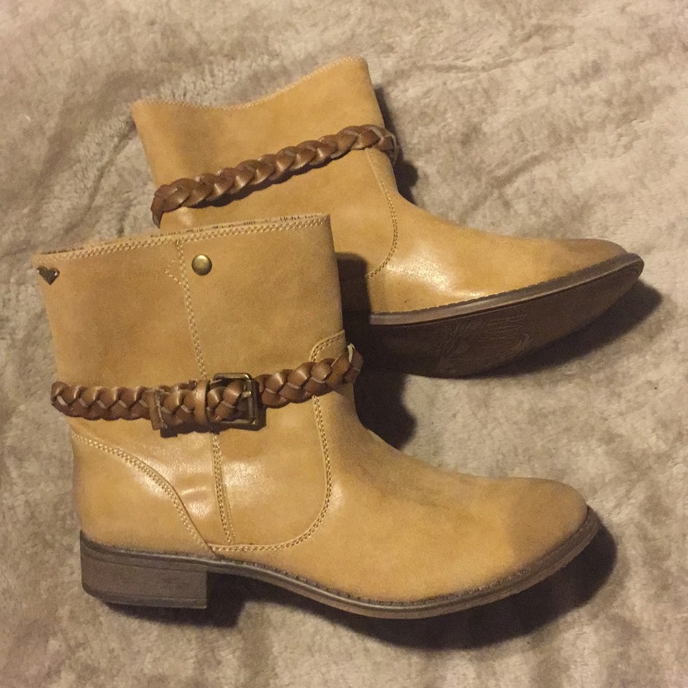 Roxy 9M Distressed Vegan Leather Boots NWOT